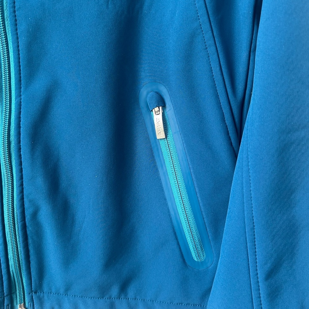 Ariat Teal Team Softshell Jacket Aztec Serape Pattern Embroidered Sleeve - Picture 8 of 13